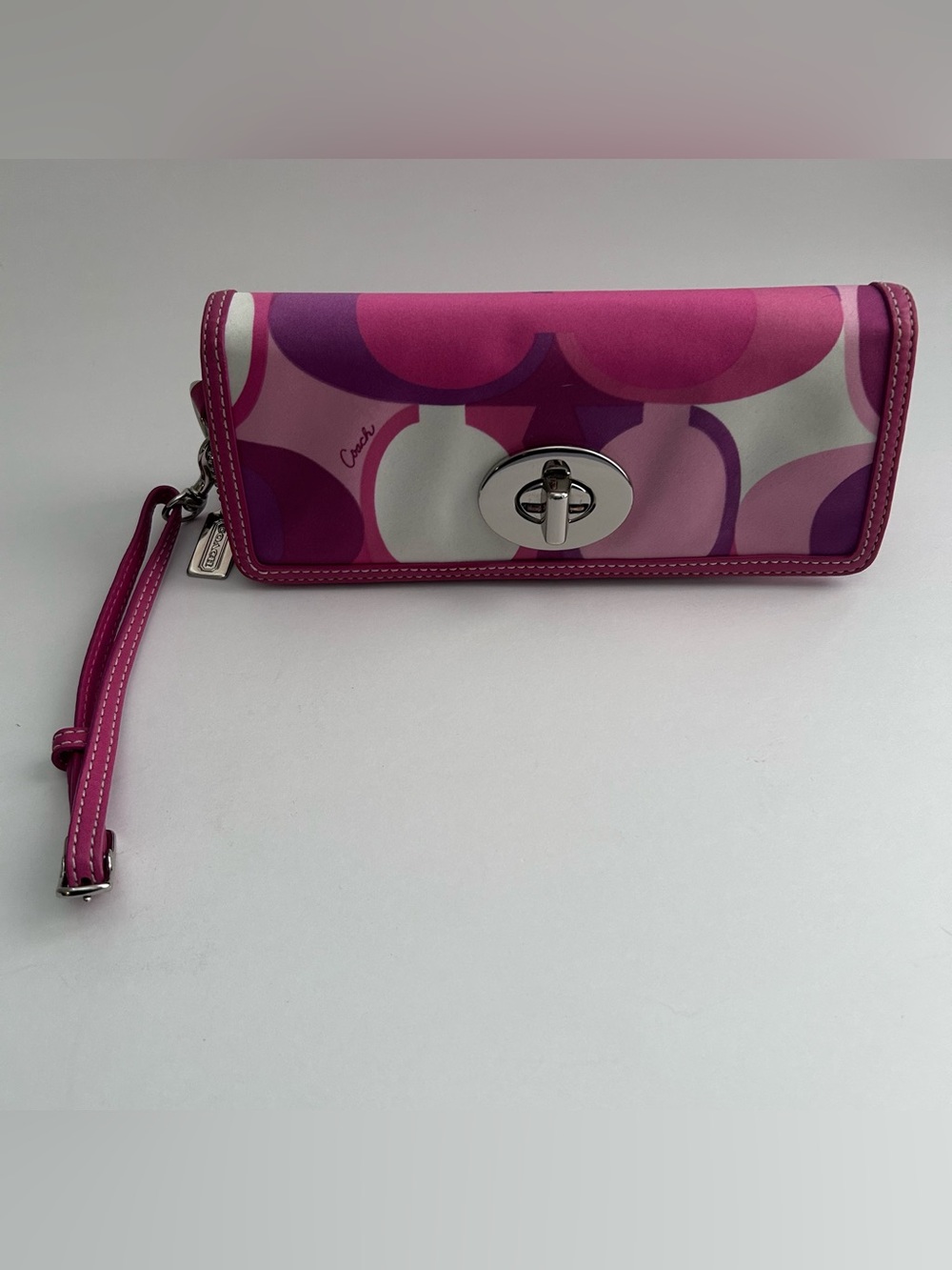 Coach Pink Signature Turnlock Scraf Print CLUTCH 10458 SV/MC MINT